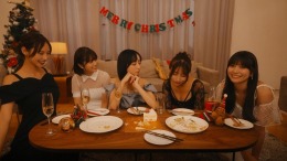 ������� ��� Roommates, Romance, and Ringing Hearts